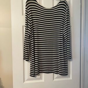 Chico’s Travelers Black & Cream Stripe Tunic Top.
Size: 3 (XL/16)
